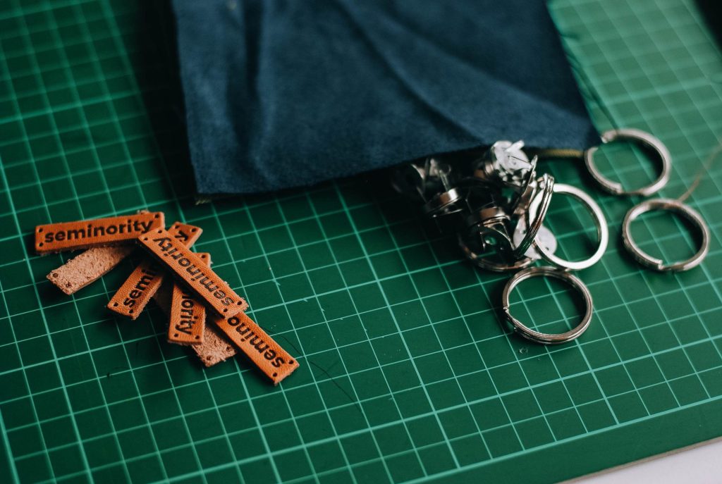 Bisnis custom keychain
