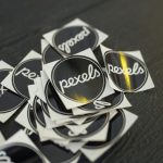 tips menempel stiker