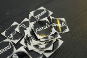 tips menempel stiker